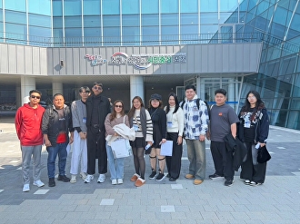 นักศึกษาสาขานวัตกรรมและการจัดการ
(หลักสูตรสองภาษา) ชั้นปีที่ 3
เข้าร่วมโครงการฝึกทักษะ
ทฤษฎีและภาคปฏิบัติการเล่นเกม